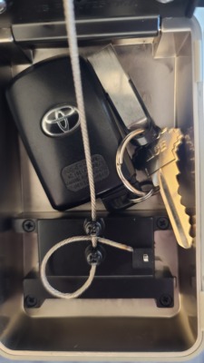 Yardlock XLS inside with keys